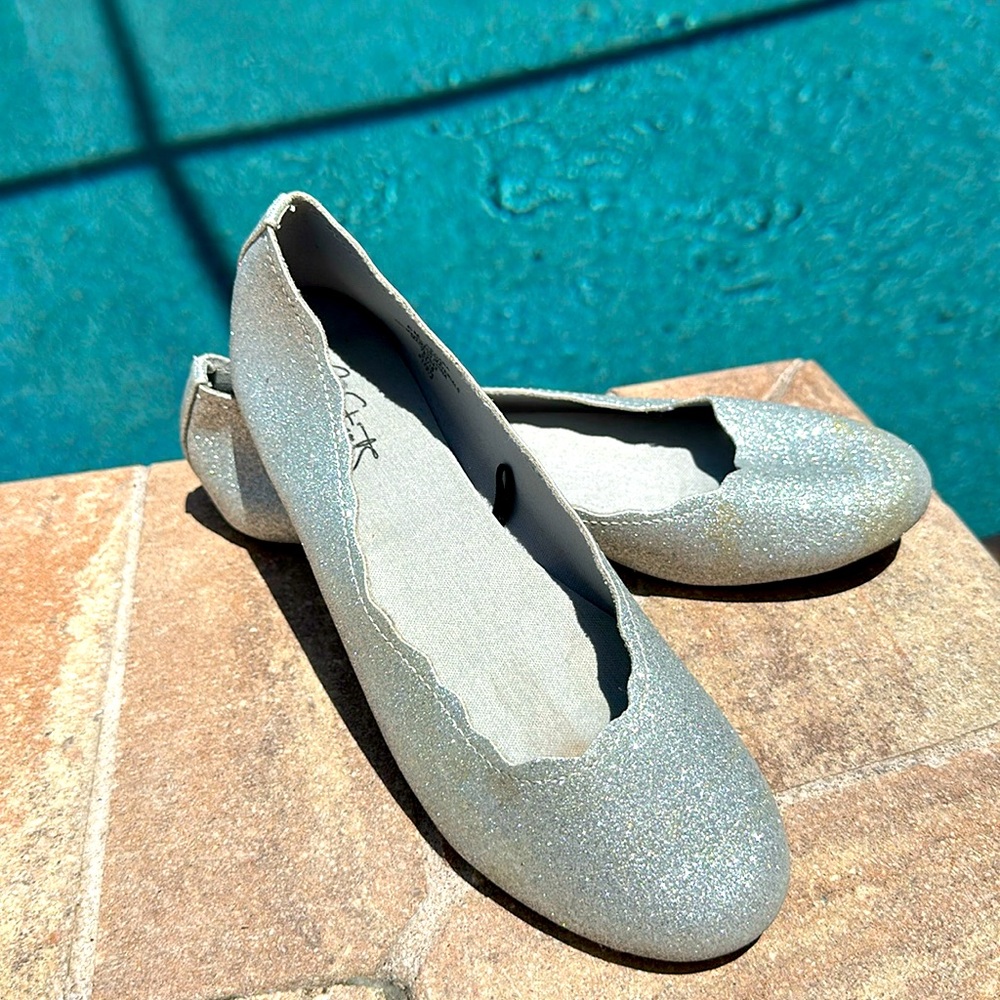 City Streets Silver Glitter Flats Size 6